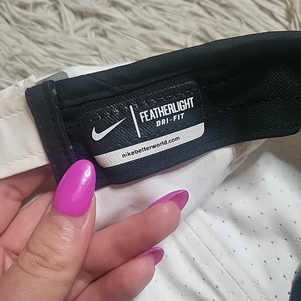 *SOLD* Nike Featherlight Dri Fit Hat Cap Baseball Hat Cap White & Black Running - Picture 10 of 10